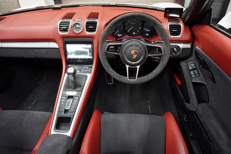 ポルシェ ボクスター Boster（Type981） Spyder  スパイダークラシックインテリア  カーボンフルバケットシート 中古車 中古車