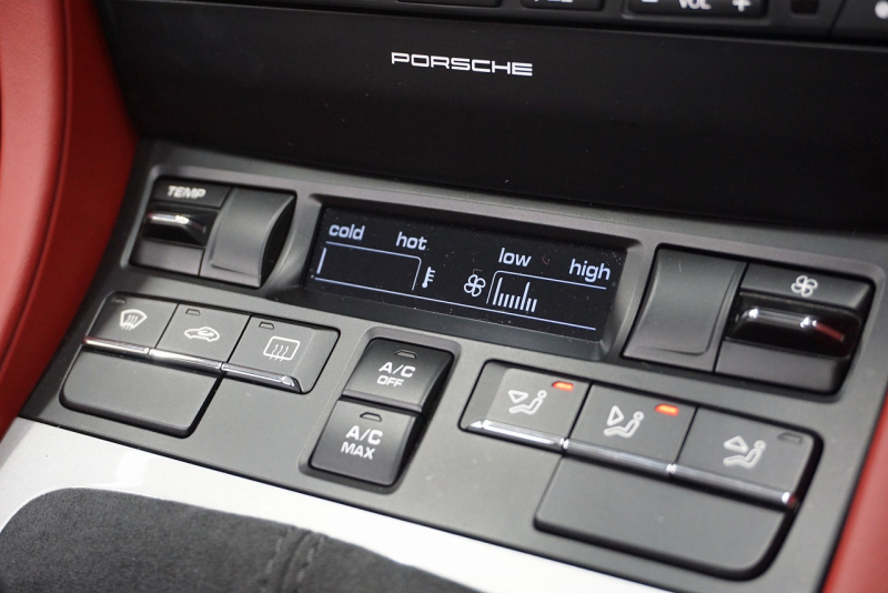 ポルシェ ボクスター Boster（Type981） Spyder  スパイダークラシックインテリア  カーボンフルバケットシート 中古車 中古車