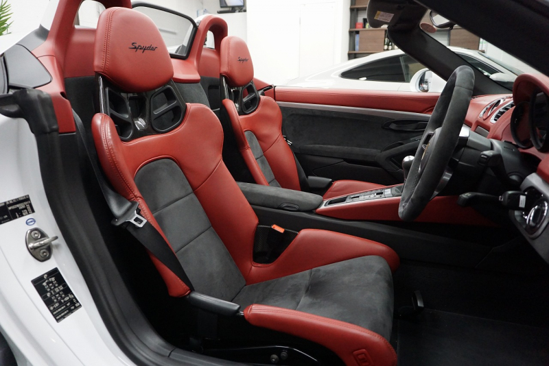 ポルシェ ボクスター Boster（Type981） Spyder  スパイダークラシックインテリア  カーボンフルバケットシート 中古車 中古車