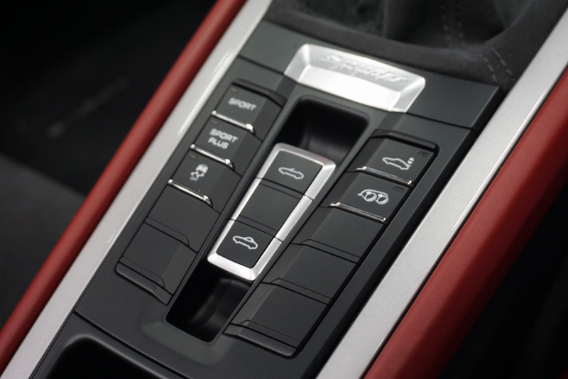 ポルシェ ボクスター Boster（Type981） Spyder  スパイダークラシックインテリア  カーボンフルバケットシート 中古車 中古車