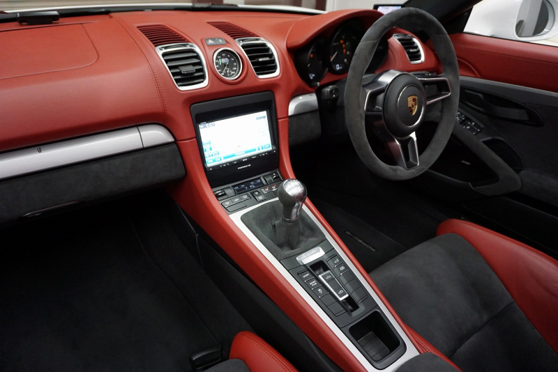 ポルシェ ボクスター Boster（Type981） Spyder  スパイダークラシックインテリア  カーボンフルバケットシート 中古車 中古車