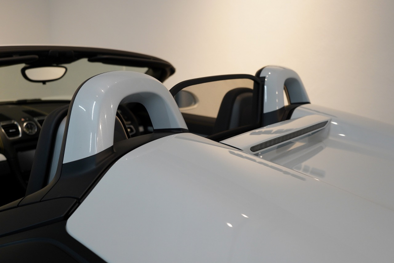 ポルシェ ボクスター Spyder PCCB アダプティブスポーツシート  オールレザー×イエローステッチ キャララホワイトメタリック  中古車