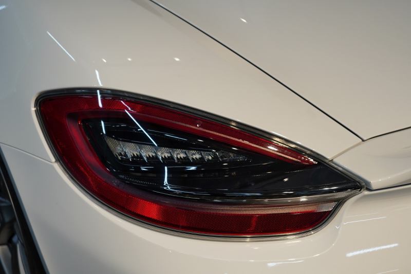 ポルシェ ボクスター Spyder PCCB アダプティブスポーツシート  オールレザー×イエローステッチ キャララホワイトメタリック  中古車