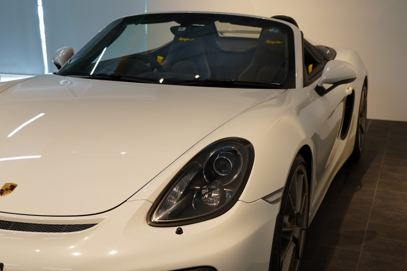 ポルシェ ボクスター Spyder PCCB アダプティブスポーツシート  オールレザー×イエローステッチ キャララホワイトメタリック  中古車