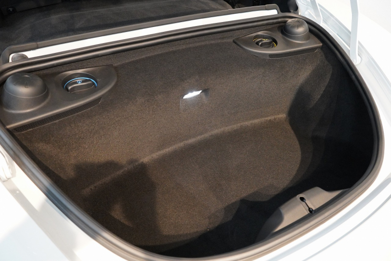 ポルシェ ボクスター Spyder PCCB アダプティブスポーツシート  オールレザー×イエローステッチ キャララホワイトメタリック  中古車