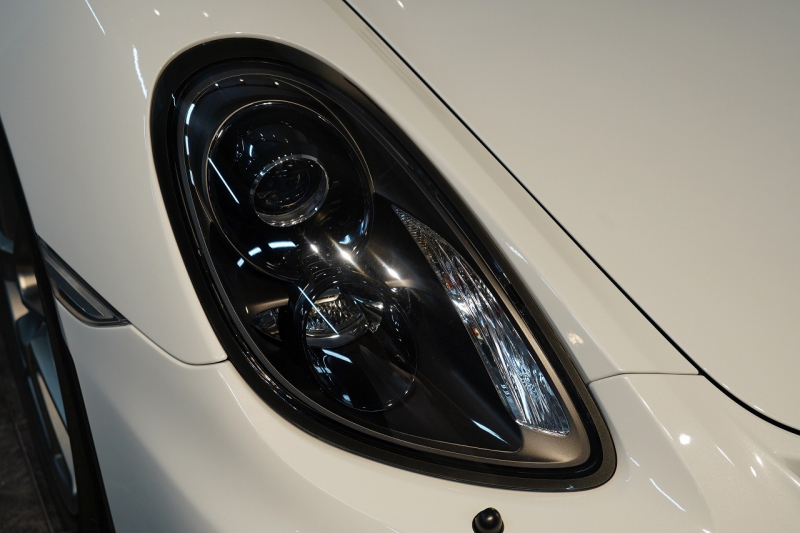 ポルシェ ボクスター Spyder PCCB アダプティブスポーツシート  オールレザー×イエローステッチ キャララホワイトメタリック  中古車