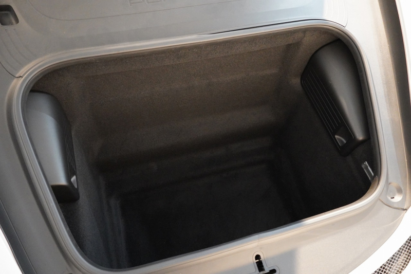 ポルシェ ボクスター Spyder PCCB アダプティブスポーツシート  オールレザー×イエローステッチ キャララホワイトメタリック  中古車