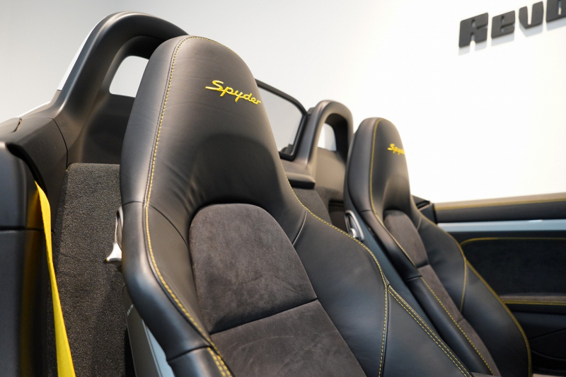 ポルシェ ボクスター Spyder PCCB アダプティブスポーツシート  オールレザー×イエローステッチ キャララホワイトメタリック  中古車