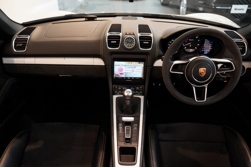 ポルシェ ボクスター Spyder PCCB アダプティブスポーツシート  オールレザー×イエローステッチ キャララホワイトメタリック  中古車