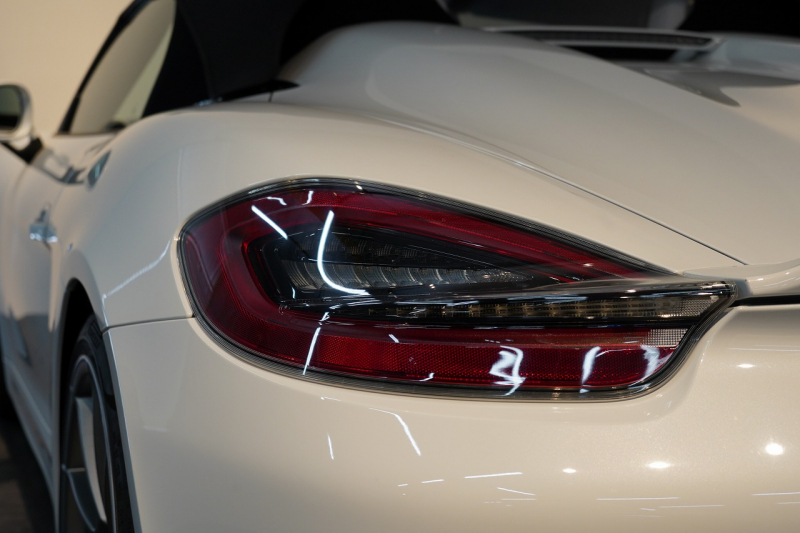 ポルシェ ボクスター Spyder PCCB アダプティブスポーツシート  オールレザー×イエローステッチ キャララホワイトメタリック  中古車