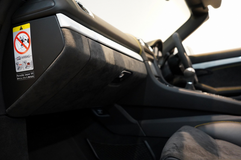 ポルシェ ボクスター Spyder PCCB アダプティブスポーツシート  オールレザー×イエローステッチ キャララホワイトメタリック  中古車