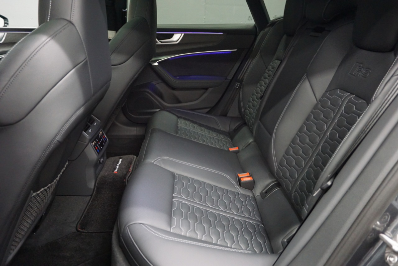 アウディ RS7 パノラマサンルーフ カーボンブレーキ カーボン＆グロスブラックスタイリングパッケージ  OP22インチホイール  中古車