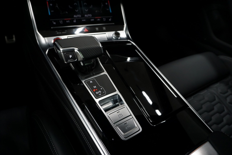 アウディ RS7 パノラマサンルーフ カーボンブレーキ カーボン＆グロスブラックスタイリングパッケージ  OP22インチホイール  中古車