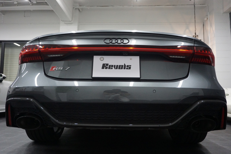 アウディ RS7 パノラマサンルーフ カーボンブレーキ カーボン＆グロスブラックスタイリングパッケージ  OP22インチホイール  中古車