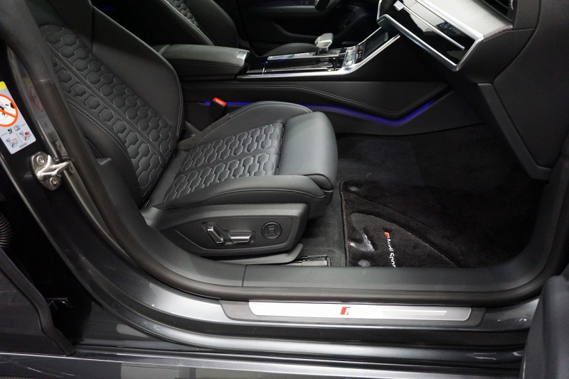 アウディ RS7 パノラマサンルーフ カーボンブレーキ カーボン＆グロスブラックスタイリングパッケージ  OP22インチホイール  中古車