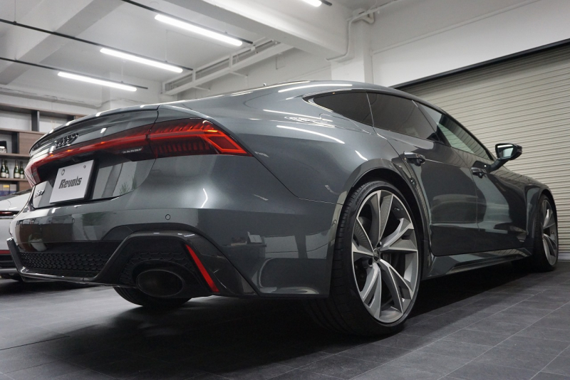 アウディ RS7 パノラマサンルーフ カーボンブレーキ カーボン＆グロスブラックスタイリングパッケージ  OP22インチホイール  中古車