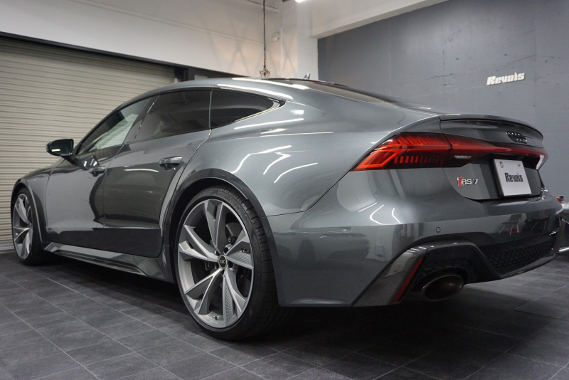 アウディ RS7 パノラマサンルーフ カーボンブレーキ カーボン＆グロスブラックスタイリングパッケージ  OP22インチホイール  中古車