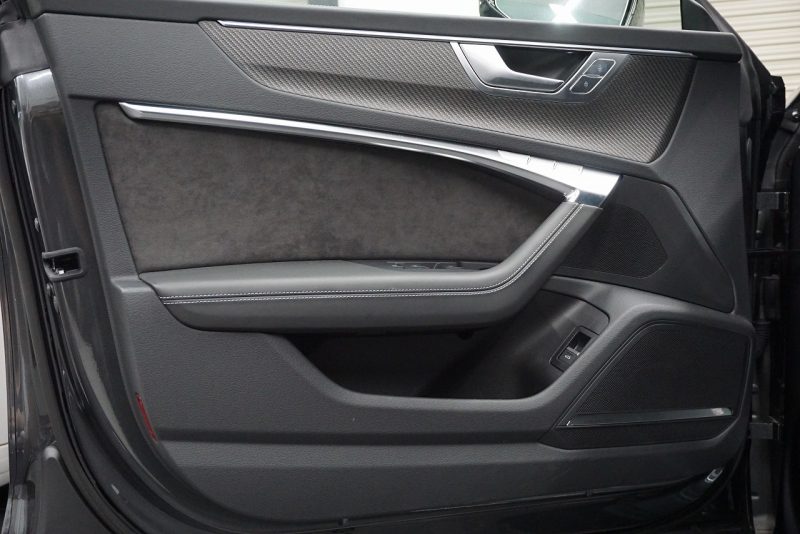 アウディ RS7 パノラマサンルーフ カーボンブレーキ カーボン＆グロスブラックスタイリングパッケージ  OP22インチホイール  中古車