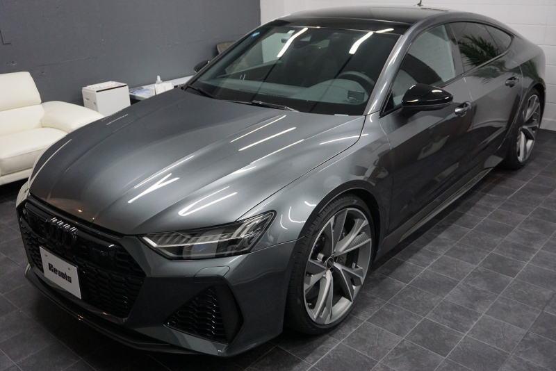 アウディ RS7 パノラマサンルーフ カーボンブレーキ カーボン＆グロスブラックスタイリングパッケージ  OP22インチホイール  中古車
