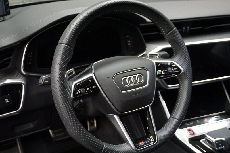 アウディ RS7 パノラマサンルーフ カーボンブレーキ カーボン＆グロスブラックスタイリングパッケージ  OP22インチホイール  中古車