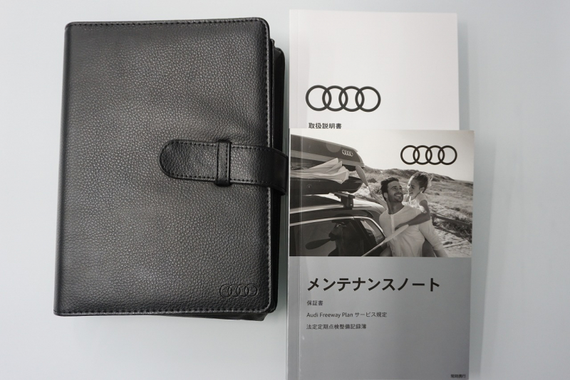 アウディ RS7 パノラマサンルーフ カーボンブレーキ カーボン＆グロスブラックスタイリングパッケージ  OP22インチホイール  中古車