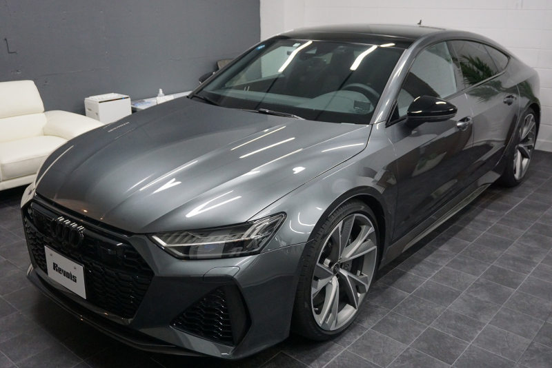 アウディ RS7 パノラマサンルーフ カーボンブレーキ カーボン＆グロスブラックスタイリングパッケージ  OP22インチホイール  中古車