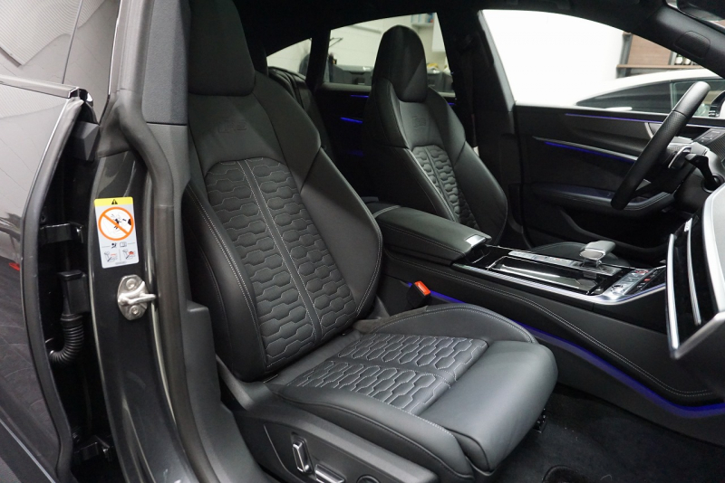 アウディ RS7 パノラマサンルーフ カーボンブレーキ カーボン＆グロスブラックスタイリングパッケージ  OP22インチホイール  中古車