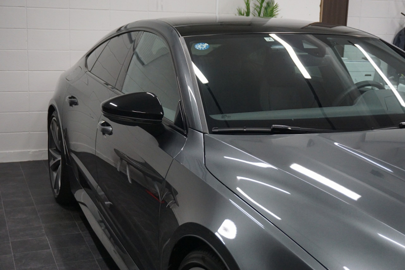 アウディ RS7 パノラマサンルーフ カーボンブレーキ カーボン＆グロスブラックスタイリングパッケージ  OP22インチホイール  中古車