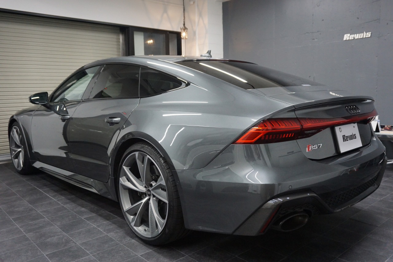 アウディ RS7 パノラマサンルーフ カーボンブレーキ カーボン＆グロスブラックスタイリングパッケージ  OP22インチホイール  中古車