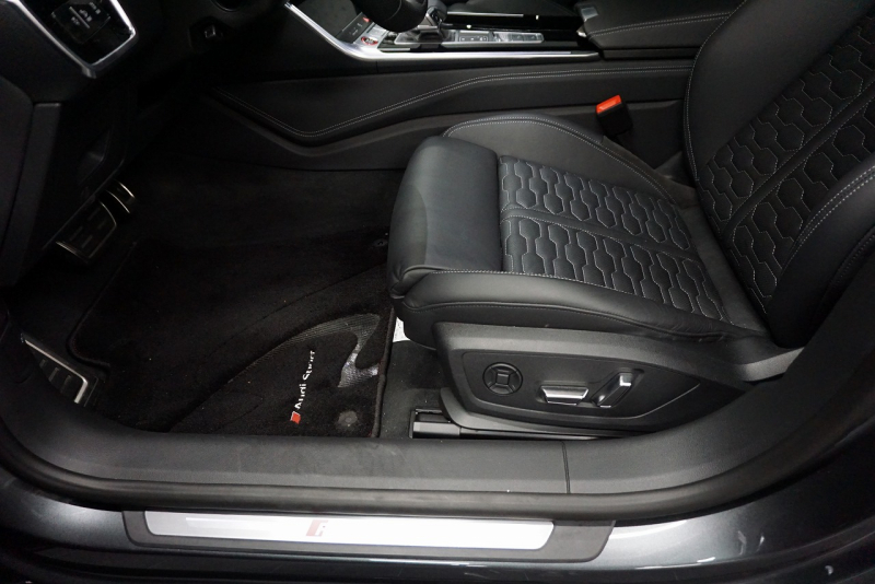 アウディ RS7 パノラマサンルーフ カーボンブレーキ カーボン＆グロスブラックスタイリングパッケージ  OP22インチホイール  中古車