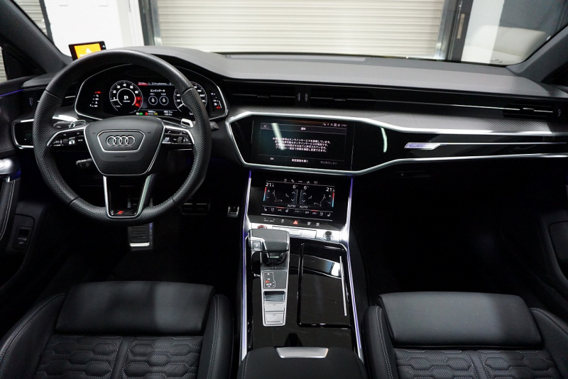 アウディ RS7 パノラマサンルーフ カーボンブレーキ カーボン＆グロスブラックスタイリングパッケージ  OP22インチホイール  中古車