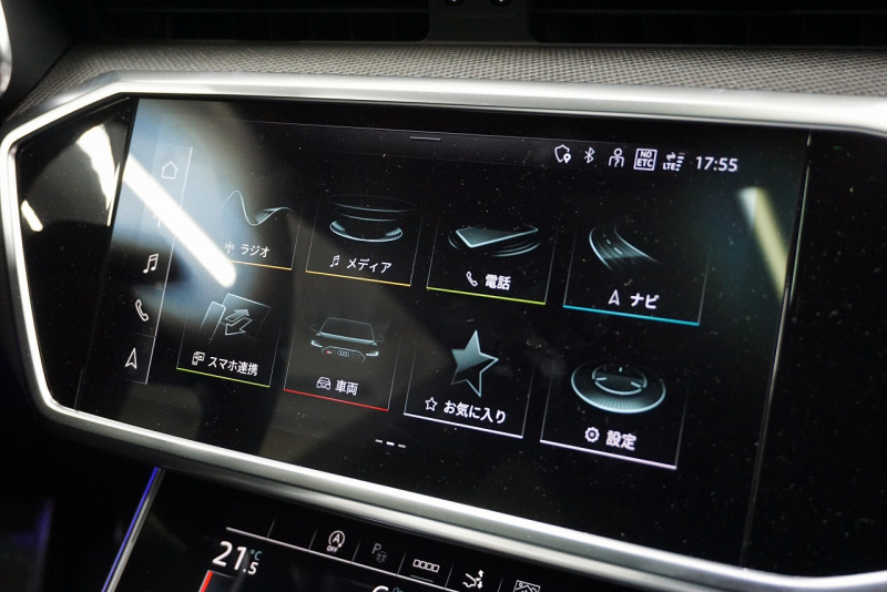 アウディ RS7 パノラマサンルーフ カーボンブレーキ カーボン＆グロスブラックスタイリングパッケージ  OP22インチホイール  中古車