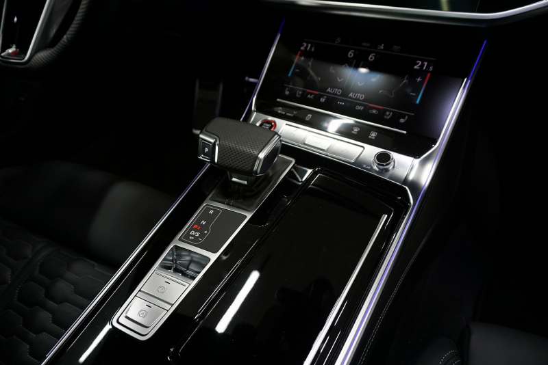 アウディ RS7 パノラマサンルーフ カーボンブレーキ カーボン＆グロスブラックスタイリングパッケージ  OP22インチホイール  中古車