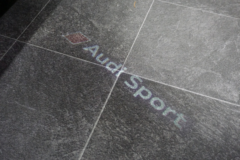 アウディ RS7 パノラマサンルーフ カーボンブレーキ カーボン＆グロスブラックスタイリングパッケージ  OP22インチホイール  中古車