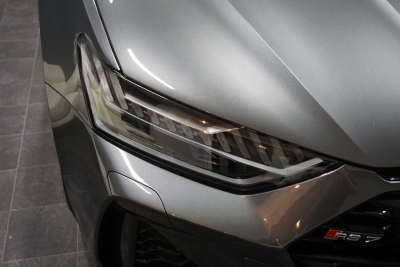 アウディ RS7 パノラマサンルーフ カーボンブレーキ カーボン＆グロスブラックスタイリングパッケージ  OP22インチホイール  中古車