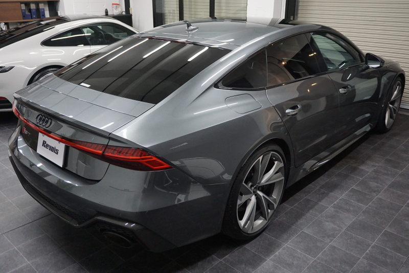 アウディ RS7 パノラマサンルーフ カーボンブレーキ カーボン＆グロスブラックスタイリングパッケージ  OP22インチホイール  中古車