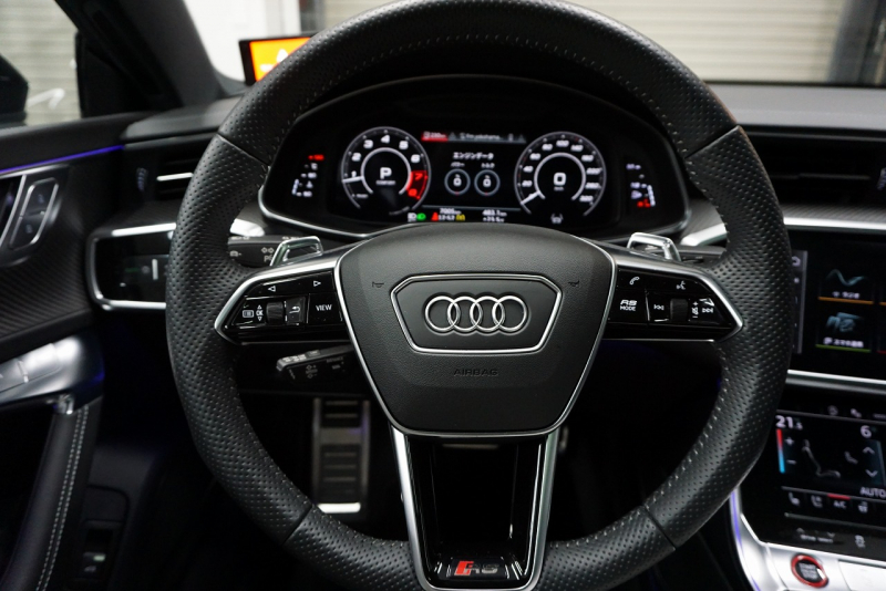 アウディ RS7 パノラマサンルーフ カーボンブレーキ カーボン＆グロスブラックスタイリングパッケージ  OP22インチホイール  中古車