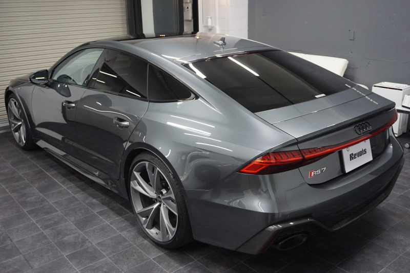 アウディ RS7 パノラマサンルーフ カーボンブレーキ カーボン＆グロスブラックスタイリングパッケージ  OP22インチホイール  中古車