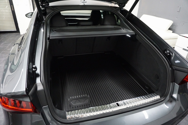 アウディ RS7 パノラマサンルーフ カーボンブレーキ カーボン＆グロスブラックスタイリングパッケージ  OP22インチホイール  中古車