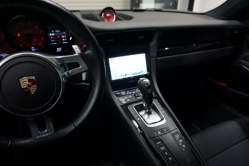 ポルシェ 911(Type991.1) Carrera GTS LEDヘッドライト ベンチレーション レッドメーターパネル ジェットブラックメタリック  中古車
