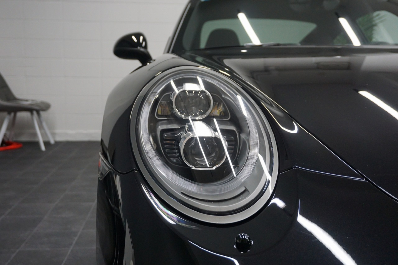 ポルシェ 911(Type991.1) Carrera GTS LEDヘッドライト ベンチレーション レッドメーターパネル ジェットブラックメタリック  中古車