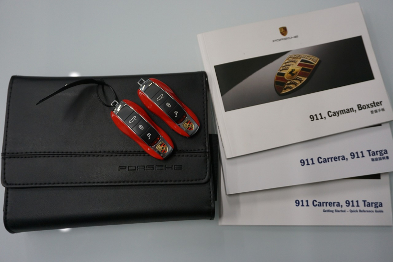 ポルシェ 911(Type991.1) Carrera GTS LEDヘッドライト ベンチレーション レッドメーターパネル ジェットブラックメタリック  中古車