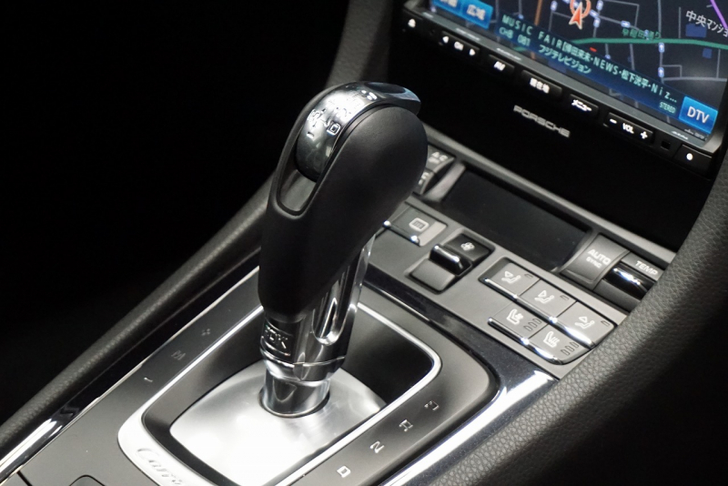 ポルシェ 911(Type991.1) Carrera GTS LEDヘッドライト ベンチレーション レッドメーターパネル ジェットブラックメタリック  中古車