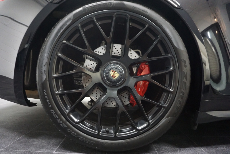 ポルシェ 911(Type991.1) Carrera GTS LEDヘッドライト ベンチレーション レッドメーターパネル ジェットブラックメタリック  中古車