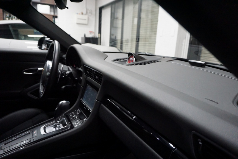 ポルシェ 911(Type991.1) Carrera GTS LEDヘッドライト ベンチレーション レッドメーターパネル ジェットブラックメタリック  中古車