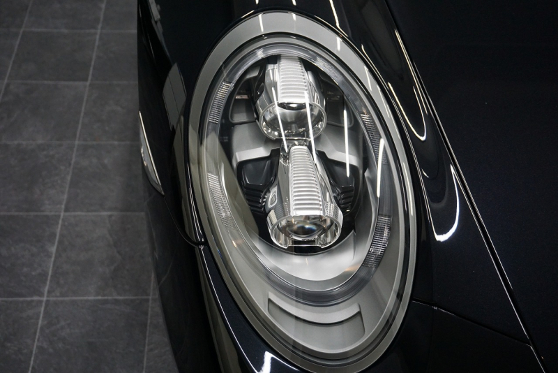 ポルシェ 911(Type991.1) Carrera GTS LEDヘッドライト ベンチレーション レッドメーターパネル ジェットブラックメタリック  中古車