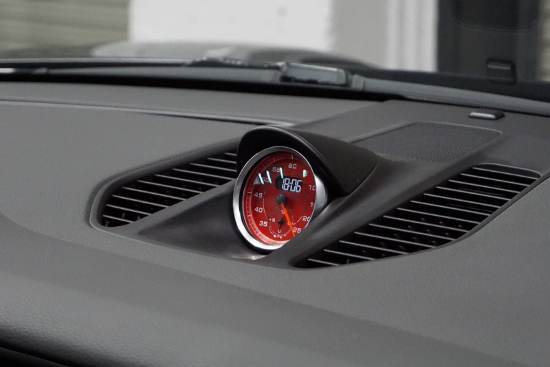 ポルシェ 911(Type991.1) Carrera GTS LEDヘッドライト ベンチレーション レッドメーターパネル ジェットブラックメタリック  中古車