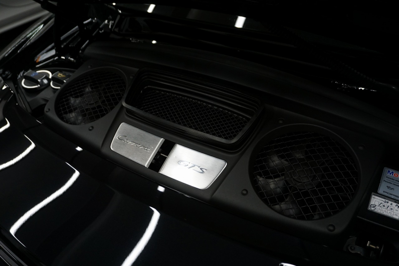 ポルシェ 911(Type991.1) Carrera GTS LEDヘッドライト ベンチレーション レッドメーターパネル ジェットブラックメタリック  中古車