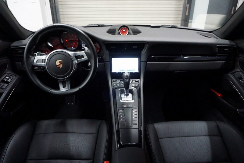 ポルシェ 911(Type991.1) Carrera GTS LEDヘッドライト ベンチレーション レッドメーターパネル ジェットブラックメタリック  中古車