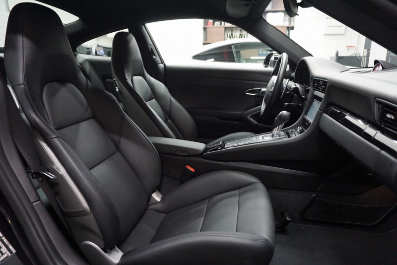 ポルシェ 911(Type991.1) Carrera GTS LEDヘッドライト ベンチレーション レッドメーターパネル ジェットブラックメタリック  中古車